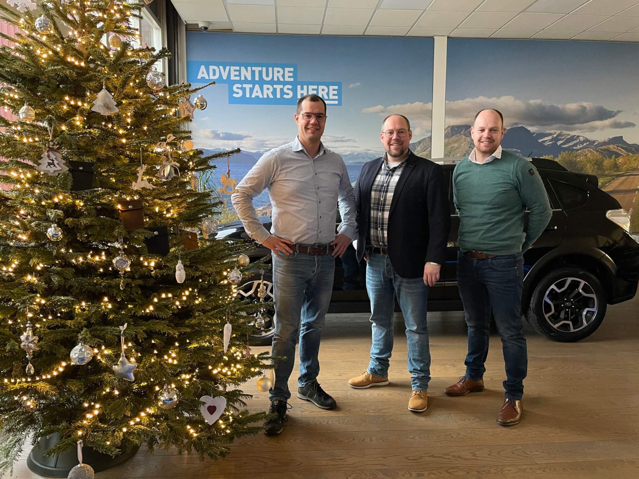 Subaru dealer niestcar uit heemskerk wenst u fijne kerstdagen toe. Mark, Bob en Coen Niesten