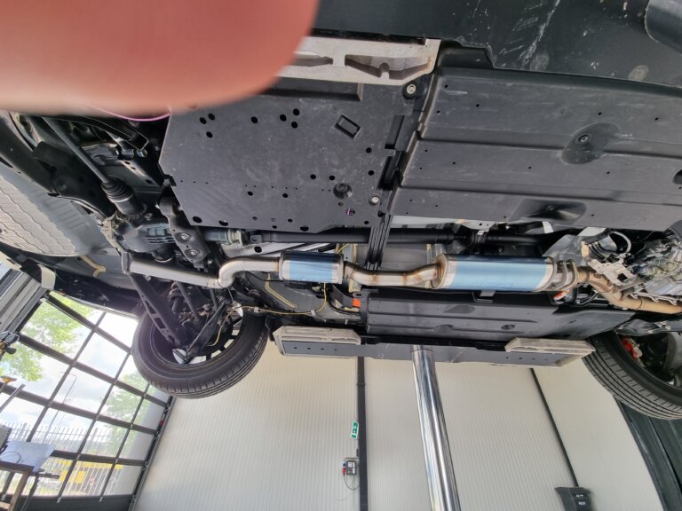Subaru Forester hybride e-BOXER sport aangepast uitlaatsysteem diffuser tuning velgen banden heemskerk niestcar