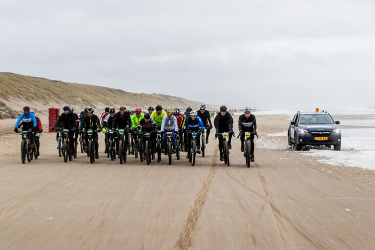 Niestcar, hoofdsponsor van de Subaru Beach Battle tijdens de nederlandse kampioenschap strandrace 2023