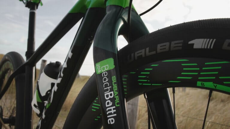 Niestcar, hoofdsponsor van de Subaru Beach Battle tijdens de nederlandse kampioenschap strandrace 2023