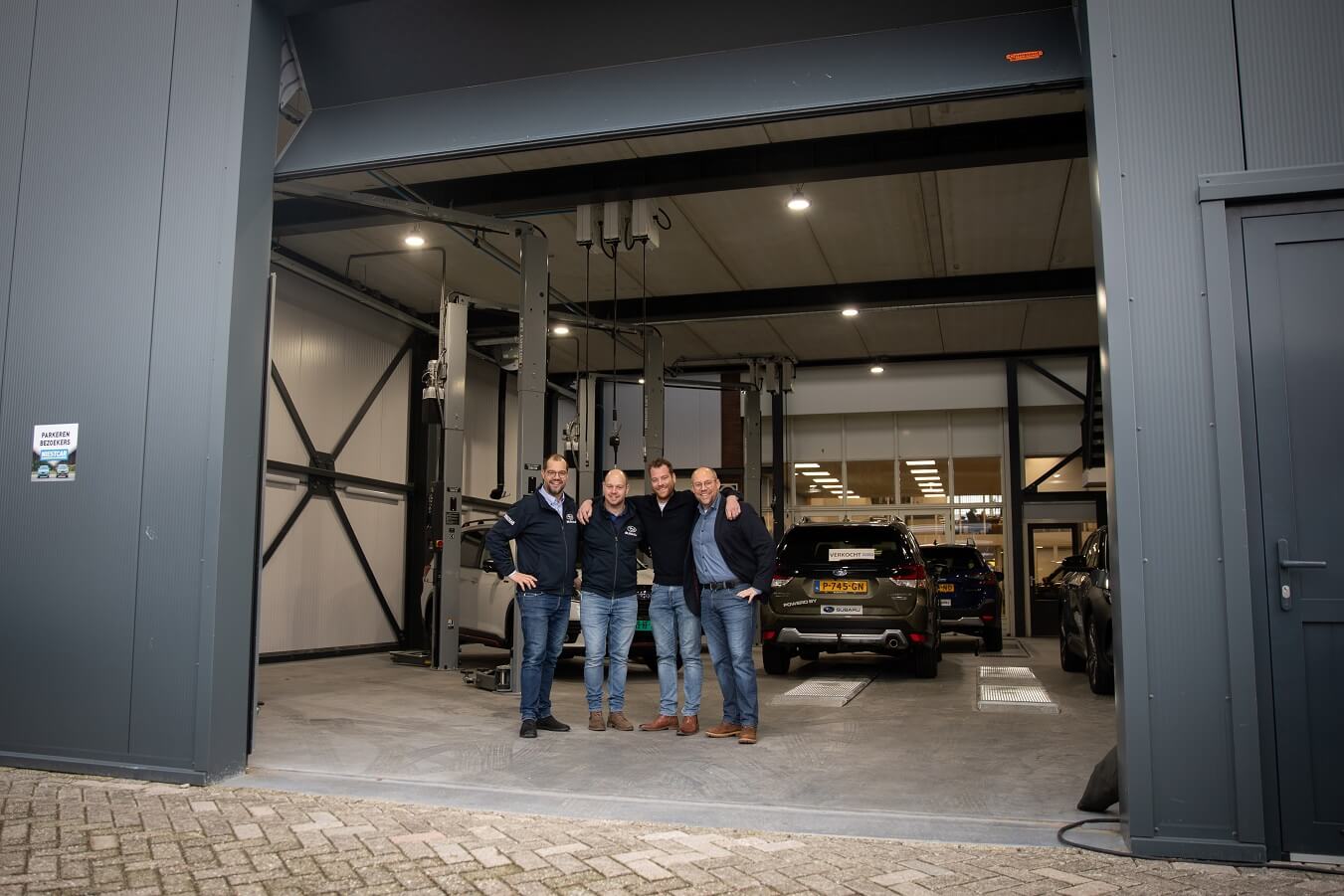 Mark, Bob en Coen Niesten nodigen u uit voor de feestelijke opening van hun nieuwe werkplaats in Heemskerk op vrijdag 29 december.