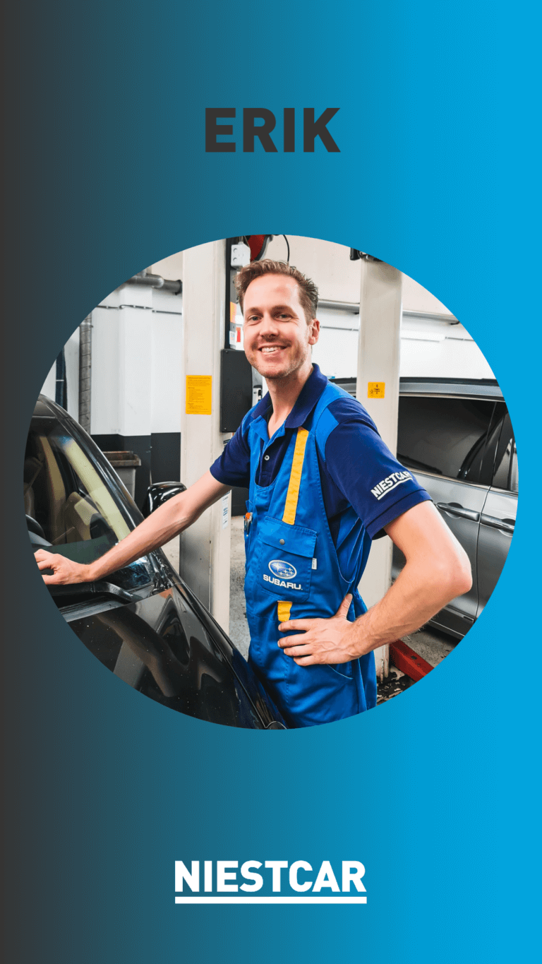 Erik de Boer 25 jaar in dienst bij autobedrijf Niestcar in Heemskerk.