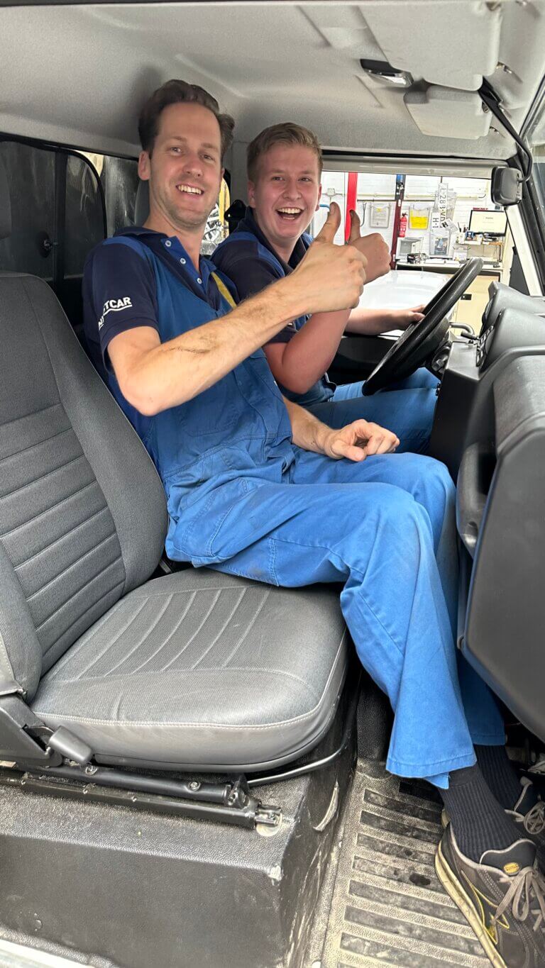 Erik de Boer 25 jaar in dienst bij autobedrijf Niestcar in Heemskerk.